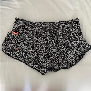 Lululemon Surf to Sand Shorts. Sz 2. RESERVABLE.